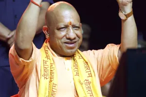 सीएम योगी बोले - दिवाली पर उनकी मदद कीजिये, जो नहीं खरीद सकते दीये और मिठाई 