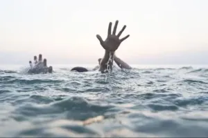  झांसी में तालाब में डूबने से दो युवकों की मौत:गोताखोरों ने बरामद किया शव, नदी में नहाने गए थे  