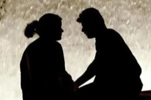 UP: शादीशुदा महिला ने प्रेमी संग खाया जहर...दोनों की तड़प-तड़पकर मौत