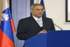  लखनऊ :   छठ पर्व पर डॉ. अरुण मिश्रा ने की अभद्र टिप्पणी, FIR की मांग