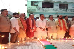 बाराबंकी :  दीपों की जगमगाहट से अलौकिक हुआ महादेवा मंदिर