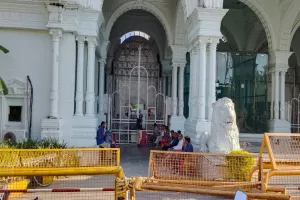  सहारा शहर में आक्रोशित कर्मचारियों का प्रदर्शन, प्रबंधन की तरफ से भेजा गया संदेश