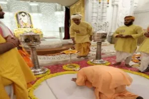  भगवान राम की सीएम योगी ने की पूजा-अर्चना