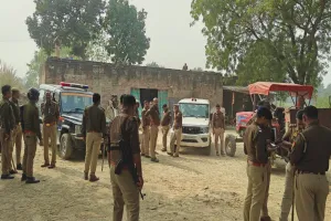 सुलतानपुर : वांछित व परिजनों ने पुलिस टीम पर बोला धावा, दो दरोगा व सिपाही गंभीर, रिवॉल्वर व मोबाइल लूटकर हमलावर फरार