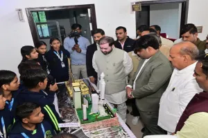 बाराबंकी : विज्ञान प्रदर्शनी में मंत्री सतीश शर्मा बोले- ग्रामीण छात्र बड़े शहरों के विद्यालयों को छोड़ रहे पीछे