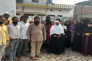 बाराबंकी : बीएलओ की कार्यशैली पर फूटा आक्रोश, प्रदर्शन