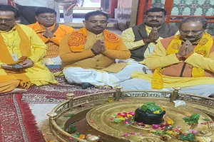 बाराबंकी पहुंचे डॉ. चिन्मय पंड्या, लोधेश्वर महादेव में किया जलाभिषेक