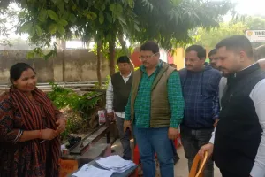 बाराबंकी में एसआईआर अभियान की धीमी रफ्तार पर डीएम ने जताई नाराजगी, पूनम वर्मा और जितेंद्र कुमार बने बेस्ट बीएलओ