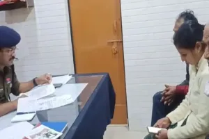 पुलिस पर दबाव बनाने को परिवार समेत लखनऊ आया आरोपी, किया आत्मदाह का प्रयास, जानें पूरा मामला