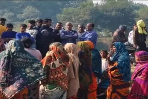 सुलतानपुर : बाग में युवक का शव मिलने से इलाके में सनसनी, बाइक भी मौके पर मिली