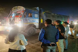 कानपुर: सजेती क्षेत्र में अनूपुर मोड़ पर चला संयुक्त प्रवर्तन अभियान, 10 डंपर सीज, 50 के चालान