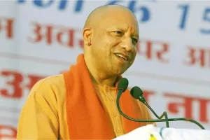 अब उत्तर प्रदेश से माफिया, कर्फ्यू गायब और दंगे बंद... बोले सीएम योगी- कब्जा करने वालों की कमर कर दी सीधी