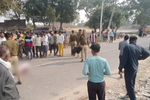 बदायूं : पिकअप की टक्कर से बाइक सवार युवक की मौत