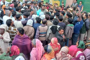 लखीमपुर खीरी : बाघ के हमले में बच्ची की मौत पर उबाल, ग्रामीणों ने दुधवा मुख्यालय को घेरा