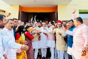 रामपुर : बिहार में एनडीए की प्रचंड जीत पर रामपुर में मना जश्न