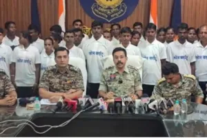 नक्सलवाद के खिलाफ बड़ी सफलता : छत्तीसगढ़ में 65 लाख के 27 इनामी समेत 37 नक्सलियों ने किया सरेंडर 