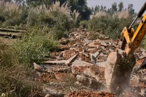 Bareilly: 12 बीघा में बस रही अवैध कॉलोनी को बीडीए ने किया ध्वस्त