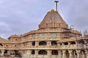 Shri Ram Temple flag : राम मंदिर पर फहराया जाएगा केसरिया रंग का ध्वज, सूर्य के साथ होंगे ये खास प्रतीक