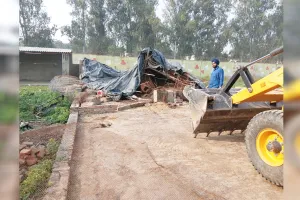 Bareilly: 18 बीघा में बसाई जा अवैध कॉलोनी पर चला BDA का बुलडोजर