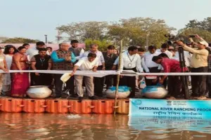 अयोध्या के सरयू नदी में मछलियों के डाले गए एक लाख बीज