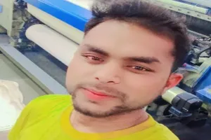 लखीमपुर खीरी : ओवरलोड मार्बल लदे टेंपो से दो बाइक टकराई, दो की मौत, तीन घायल