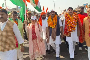 गोंडा : तिरंगा यात्रा में कमलेश मिश्रा बोले- नेहरू की गलती को ठीक कर मोदी ने पूरा किया सरदार पटेल का सपना