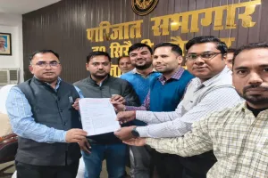 बाराबंकी : लेखपाल संघ का प्रदर्शन, आठ सूत्रीय मांगों का ज्ञापन सौंपा