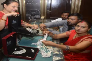 कानपुर : सहालग पर बढ़ा चांदी का कारोबार, छोटे उत्पादों की 30 फीसदी बिक्री बढ़ी