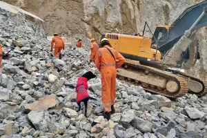 सोनभद्र खदान हादसा : पांच और शव बरामद, बोले मंत्री रवीन्द्र जायसवाल-  घटना की होगी त्रिस्तरीय जांच