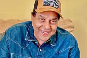 अभिनेता धर्मेंद्र की बिगड़ी तबीयत! अस्पताल में कराना पड़ा भर्ती, जानें क्या है अपडेट