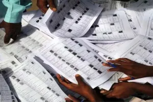 SIR : कानपुर में आज से एसआईआर शुरू, घर-घर पहुंचेंगे बीएलओ, कागज रखें तैयार