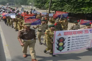 कानपुर: यातायात माह शुरू, पुलिस कमिश्नर बोले- बेवजह न बजाए हूटर-हार्न, आम नागरिक की तरह बने पुलिसकर्मी