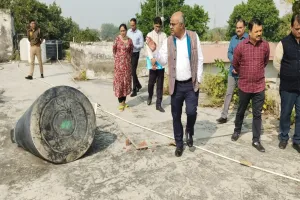 कानपुर : नौबस्ता मंडी की हालत देख डीएम नाराज, मंडी सचिव का वेतन काटा 