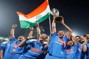 विश्व कप विजेता भारतीय टीम पहुंची दिल्ली, PM मोदी से कल होगी मुलाकात, होटल ताज पैलेस में बरसाए गए फूल