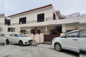 Bareilly : सीजीएसटी टीम ने उद्यमी भाइयों के घर छापा मारकर पांच करोड़ किए बरामद