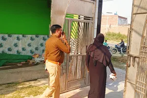 UP: होटल में पुलिस का छापा, प्रेमी के संग विधवा और छात्र के साथ मिली छात्रा