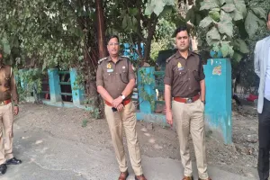 Bareilly: धार्मिक स्थल की आड़ में बना लिए आवास, अफसरों ने किया सर्वे