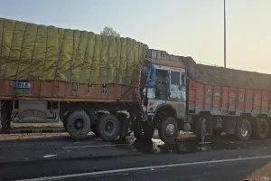 लखीमपुर खीरी: खड़े ट्रक में घुसे लोहे के गाटर, चालक की दर्दनाक मौत