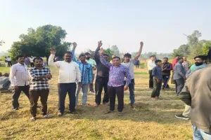 Moradabad: श्मशान की जमीन पर अवैध कब्जे का आरोप लगाकर काटा हंगामा