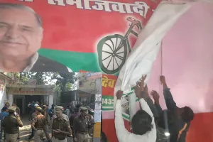 Pilibhit : सपा का सामान बाहर...ईओ आवास पर लिया पूर्ण कब्जा, छावनी बना नकटादाना चौराहा