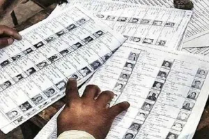 एसआईआर प्रक्रिया : शहर में BLO सुस्त...गांव में तेजी से हो रहा मतदाताओं का सत्यापन 