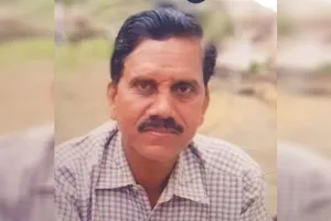 सड़क हादसा : टैंकर ने बाइक को रौंदा...रेलवे कर्मचारी की मौत व बेटा घायल