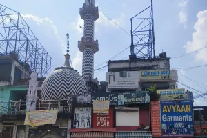 Bareilly: पहलवान साहब की मजार परिसर की दुकानों पर टली सुनवाई