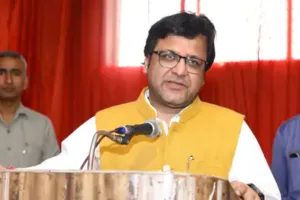 Lucknow News: 27610 ली. एल्कोहॉल की चोरी में सहायक आबकारी आयुक्त बर्खास्त