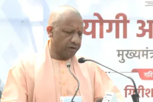 हॉकी जूनियर विश्वकप ट्रॉफी का सीएम योगी ने किया स्वागत, खिलाड़ियों को दी बधाई