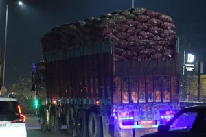 ओवरलोडिंग में करोड़ों का खेल, सिंडिकेट का भंडाफोड़... एआरटीओ, पीटीओ, दीवान और दलालों समेत 9 पर भ्रष्टाचार की रिपोर्ट दर्ज