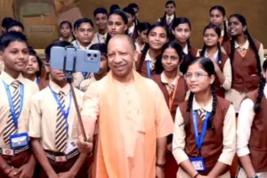 Pandit Jawaharlal Nehru: सीएम योगी ने बाल दिवस पर बच्चों को दीं शुभकामनाएं