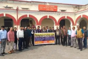 गाजीपुर में श्रम संहिताओं के खिलाफ प्रदर्शन जारी, बोले लोग श्रम संहिताएं मजदूर-कर्मचारी विरोधी हैं