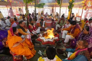 ध्वजारोहण कार्यक्रम :  तृतीय दिवस विष्णु सहस्त्रनाम और अथर्व शीर्ष की आहुतियां, वैदिक रीतियों के साथ पूज्य देवताओं का किया आह्वान 