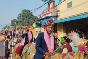 UP News: 10वें बिटिया उत्सव में 21 जोड़ों ने थामा एक दूजे का हाथ, बड़ी शान से निकली दूल्हों की सामूहिक बारात